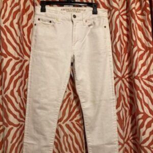 American Eagle Outfitters White Jeans, "Extreme Flex" Sixe 29 X 30, comfy fit!